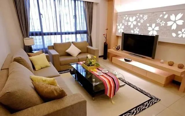 沈阳客厅翻新改造是铺地板还是瓷砖？