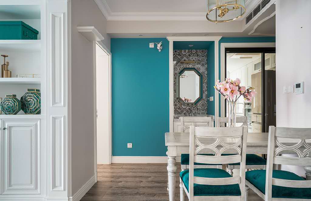 轻奢时尚美式风格三居室装修，优雅的孔雀蓝点缀其中，真的很舒服！