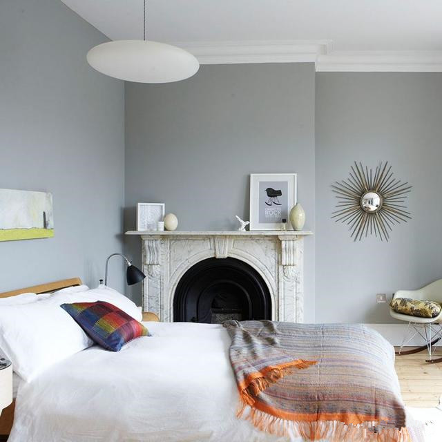 巧妙利用灰色装修，卧室也能很温暖