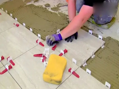 地砖被地暖烘鼓起来什么原因?地暖把地板瓷砖烫坏了是什么原因?