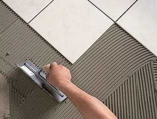 装修贴砖前跟瓦工师傅交代的9件事:怎么验收瓷砖铺贴好不好？