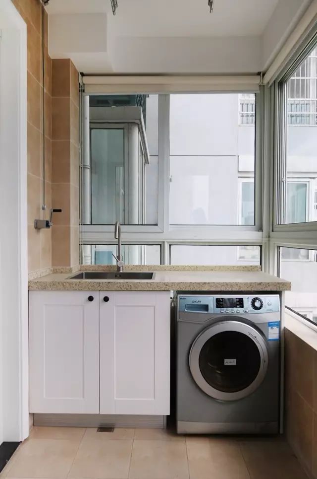 小户型用阳台来放洗衣机，你可以这样去设计和布局