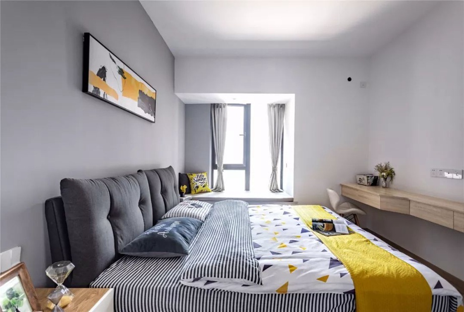 95㎡现代简约家居，原木色+灰色绝配，好一个温馨舒适的空间！