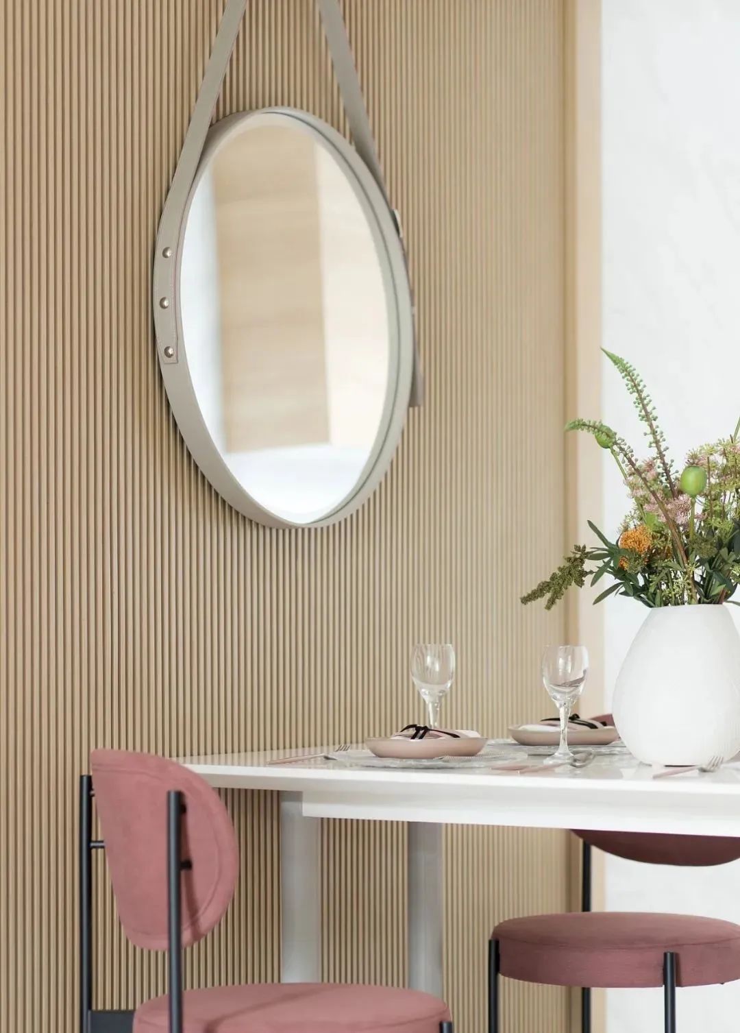 110平現代原木色三居室，打造時尚、舒適之家！