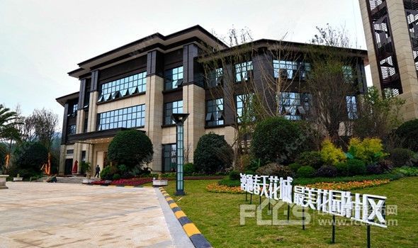 南充團裝活動鴻通春天花城小區團裝正在進行中……