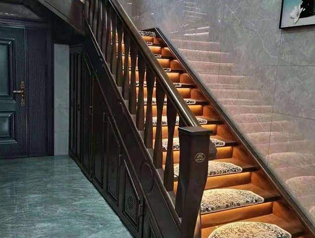 家庭楼梯装潢楼梯形式有哪些？楼梯安装有哪些注意事项？