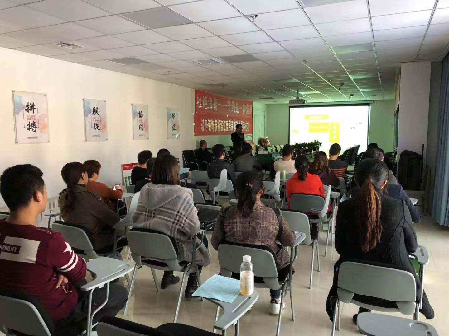 轻舟装饰走进滨江壹号:一场责任与知识并存的家装知识大讲堂 轻舟装饰走进滨江壹号:一场责任与知识并存的家装知识大讲堂