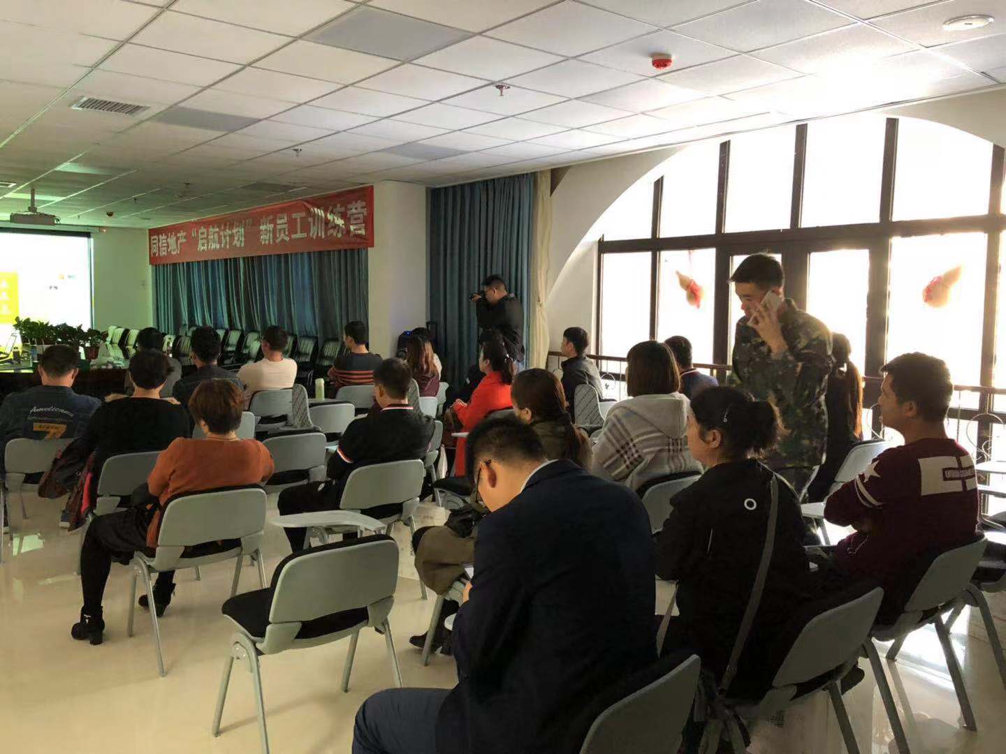 轻舟装饰走进滨江壹号:一场责任与知识并存的家装知识大讲堂 轻舟装饰走进滨江壹号:一场责任与知识并存的家装知识大讲堂