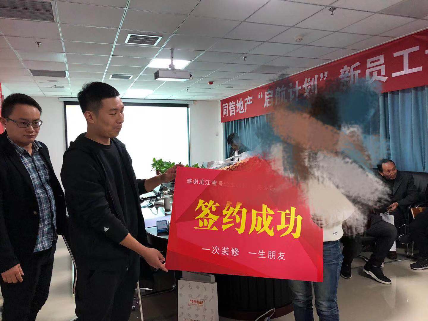 轻舟装饰走进滨江壹号:一场责任与知识并存的家装知识大讲堂 轻舟装饰走进滨江壹号:一场责任与知识并存的家装知识大讲堂