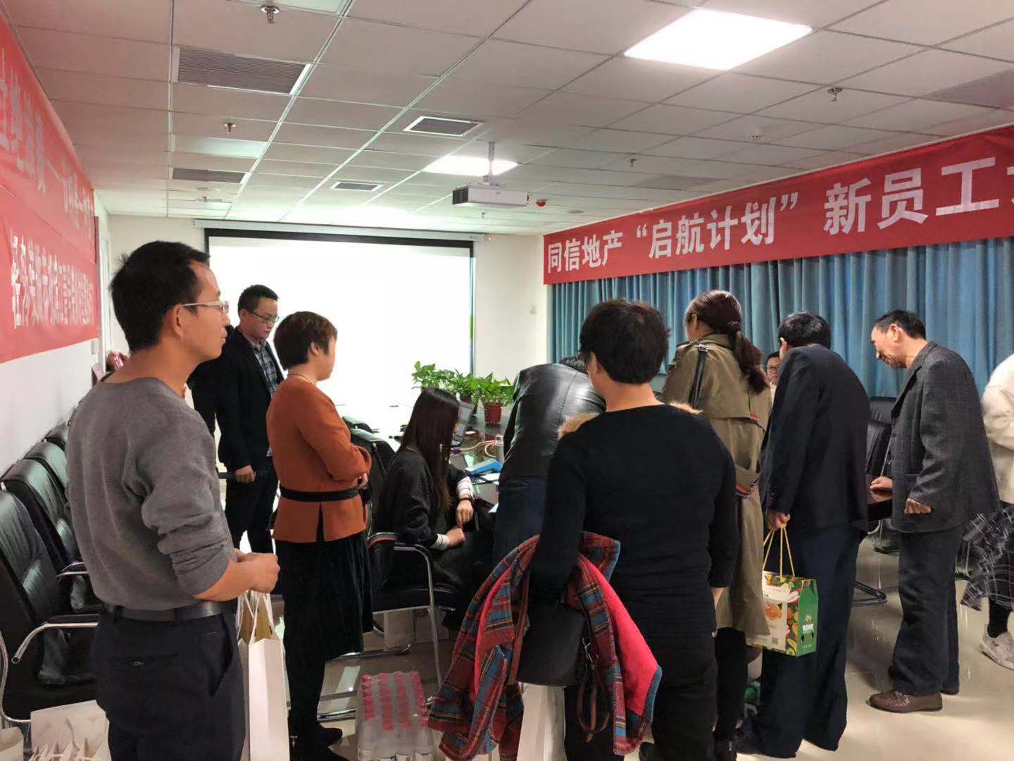 轻舟装饰走进滨江壹号:一场责任与知识并存的家装知识大讲堂 轻舟装饰走进滨江壹号:一场责任与知识并存的家装知识大讲堂