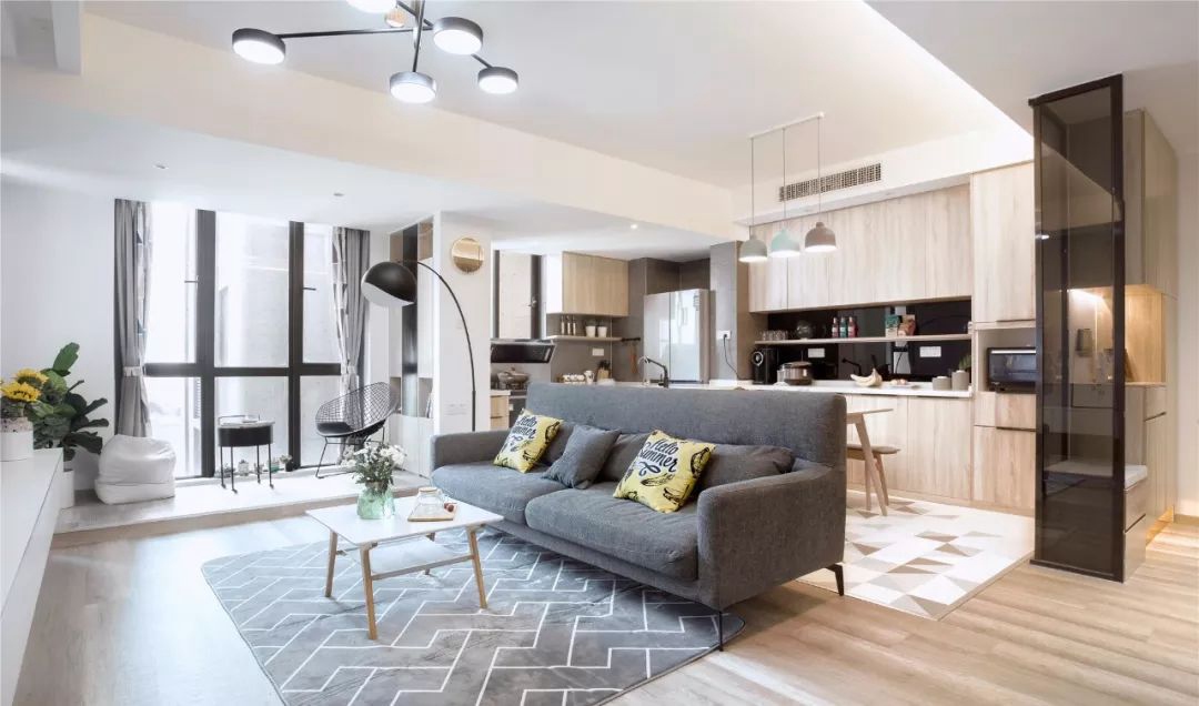 现代简约家居，原木色+灰色绝配，好一个温馨舒适的空间！