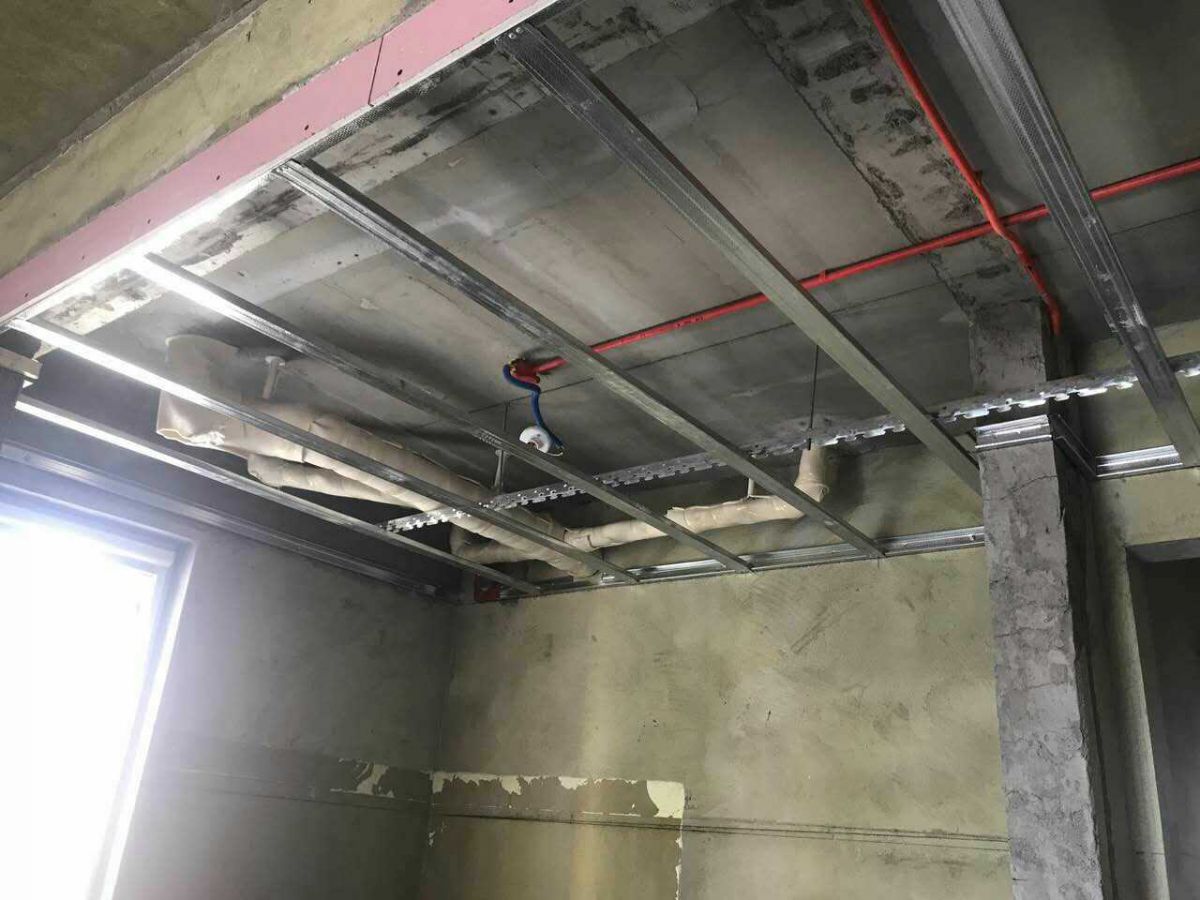 吊顶用轻钢龙骨还是木龙骨比较好? 吊顶用轻钢龙骨还是木龙骨比较好?