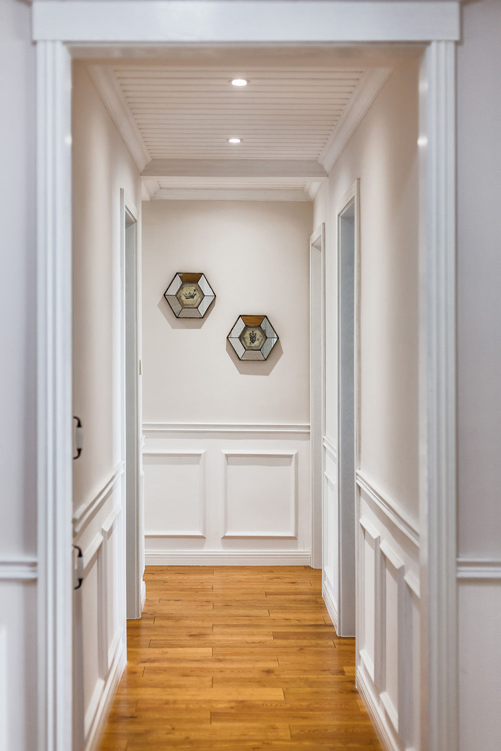 美式风格,搭配木地板,蓝绿点缀